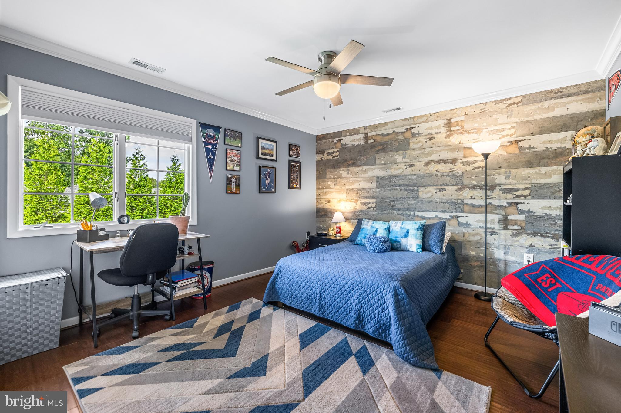 HOLLY KNOLL - Residential