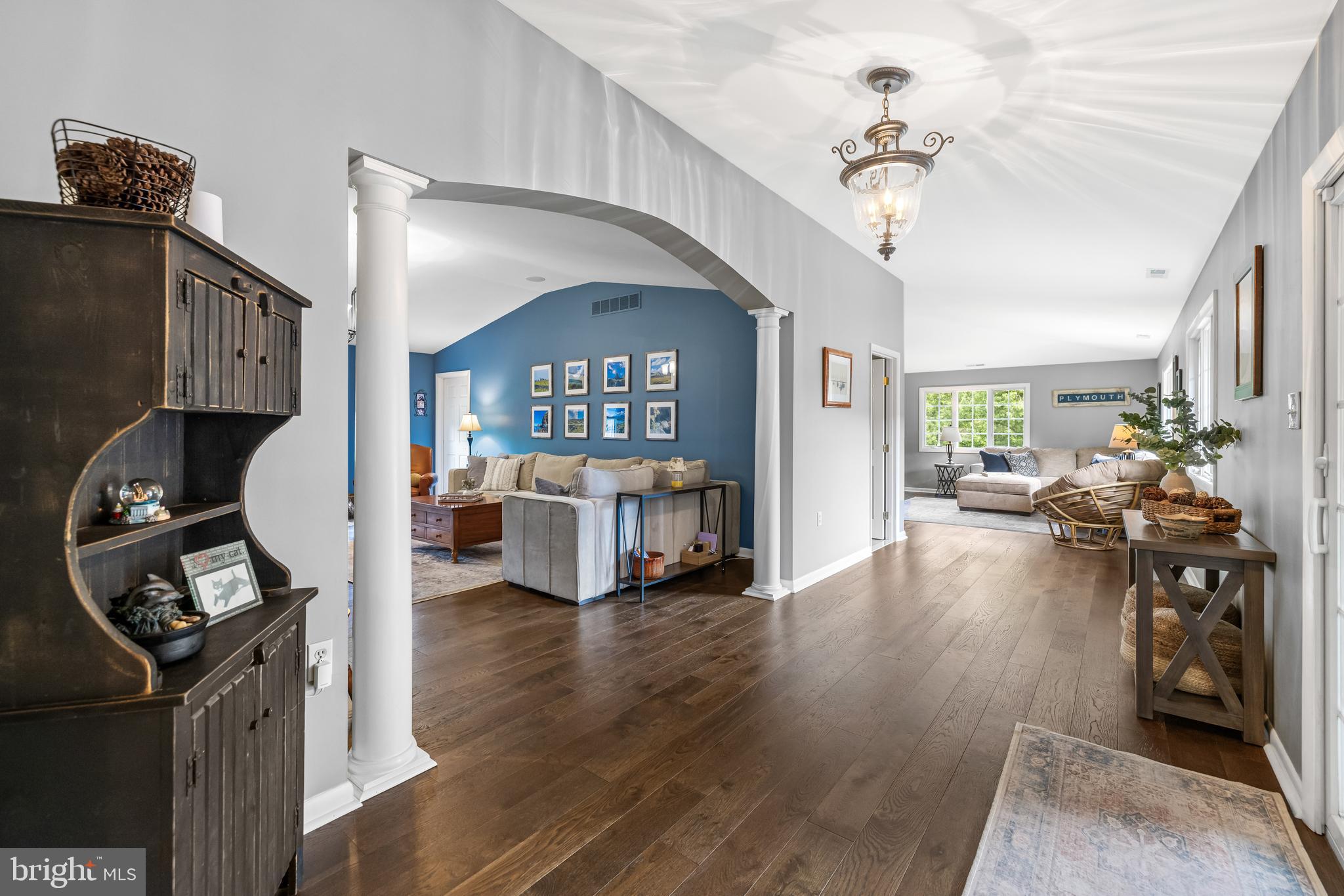 HOLLY KNOLL - Residential