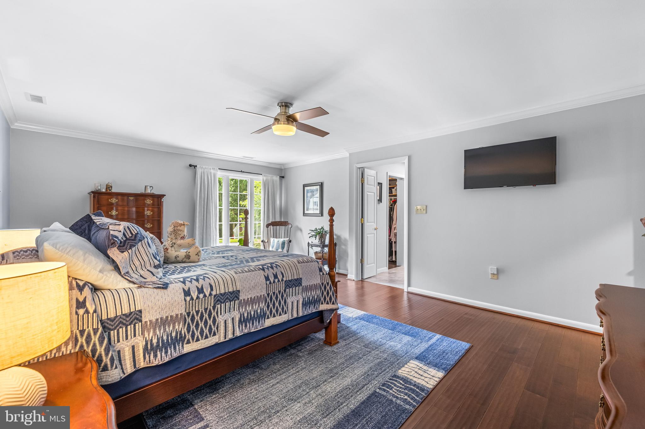 HOLLY KNOLL - Residential