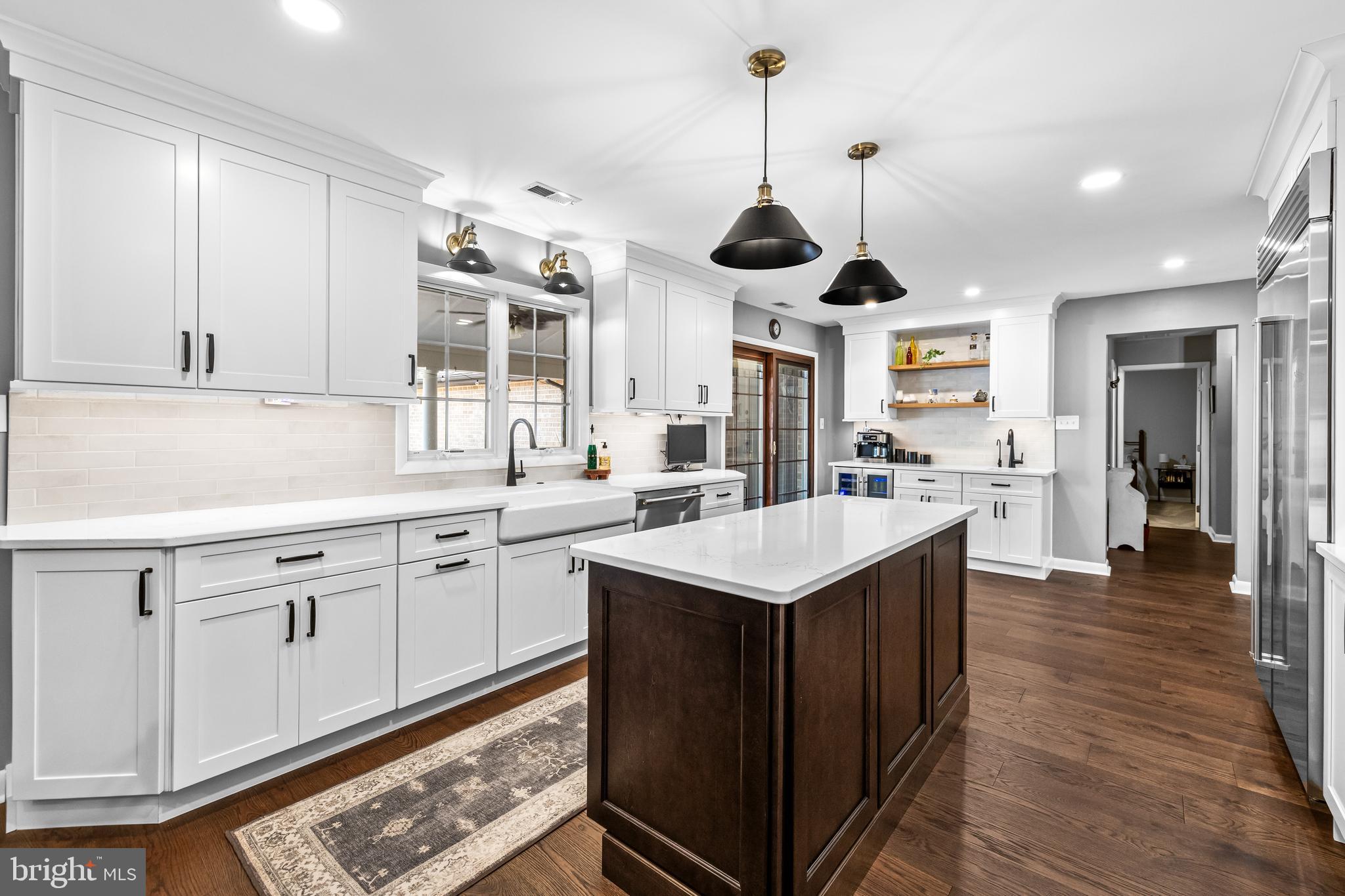 HOLLY KNOLL - Residential