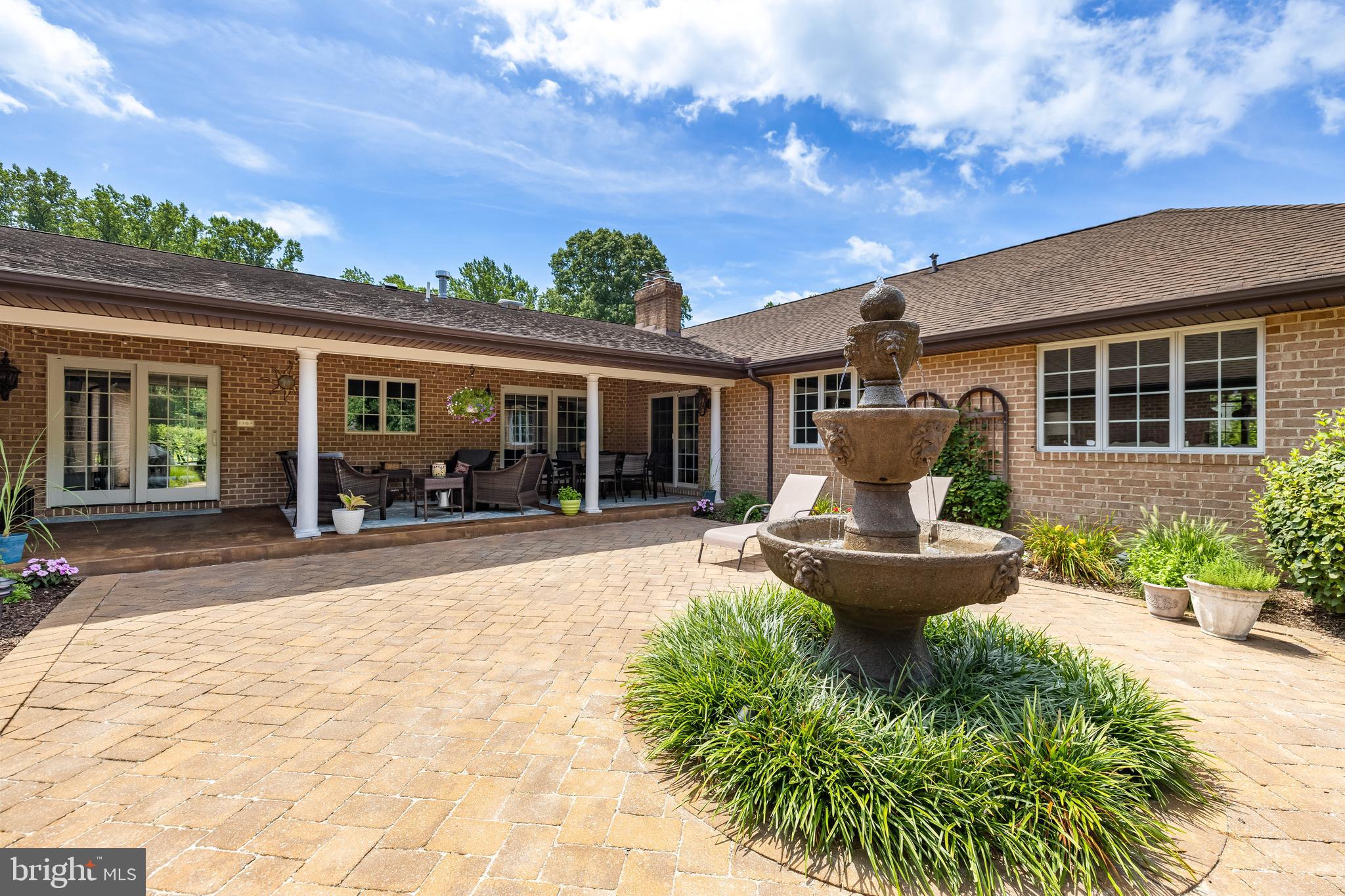 HOLLY KNOLL - Residential