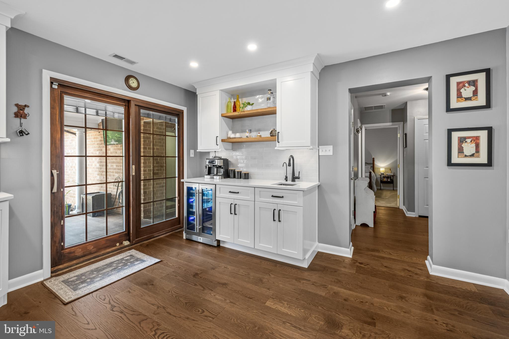 HOLLY KNOLL - Residential