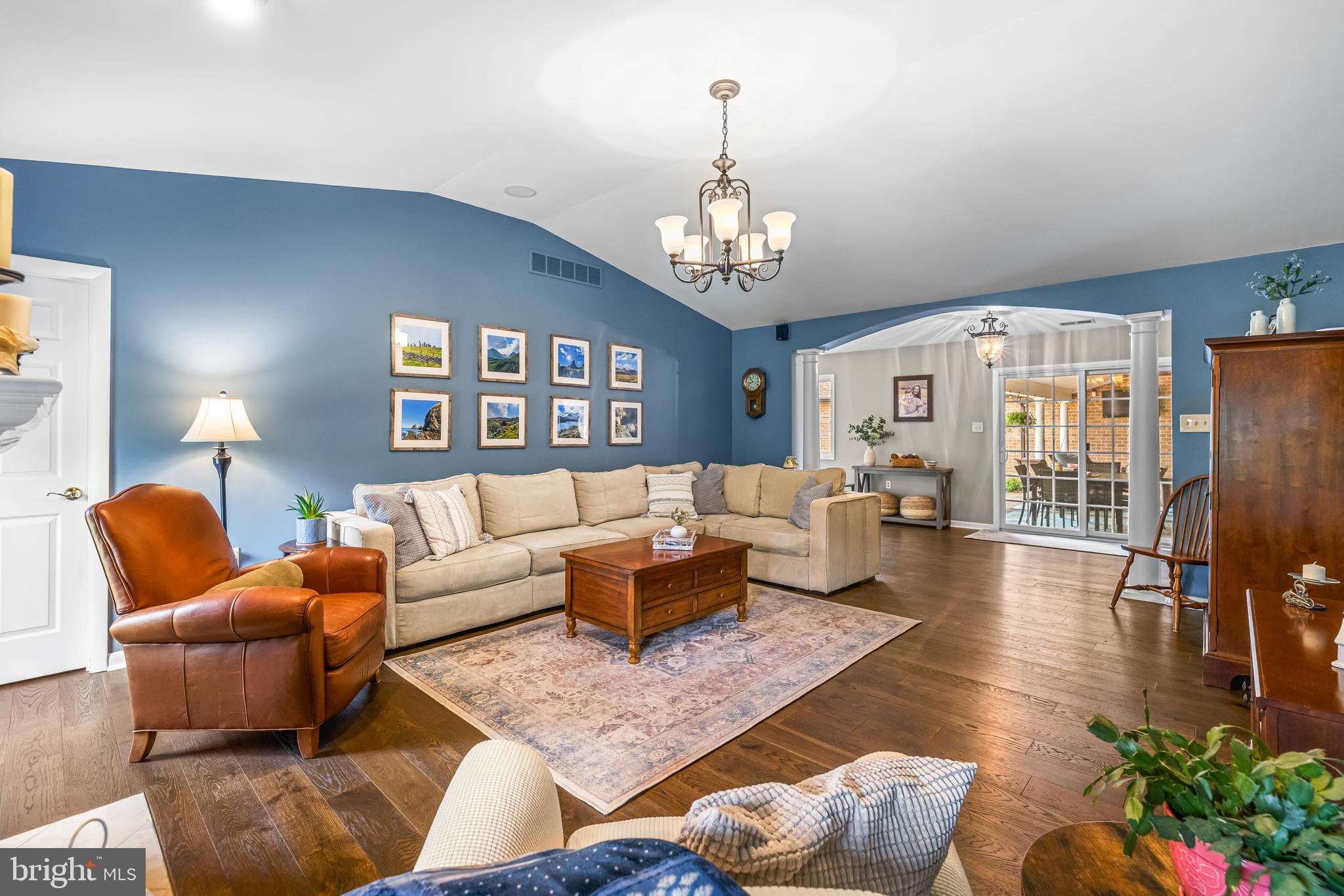 HOLLY KNOLL - Residential