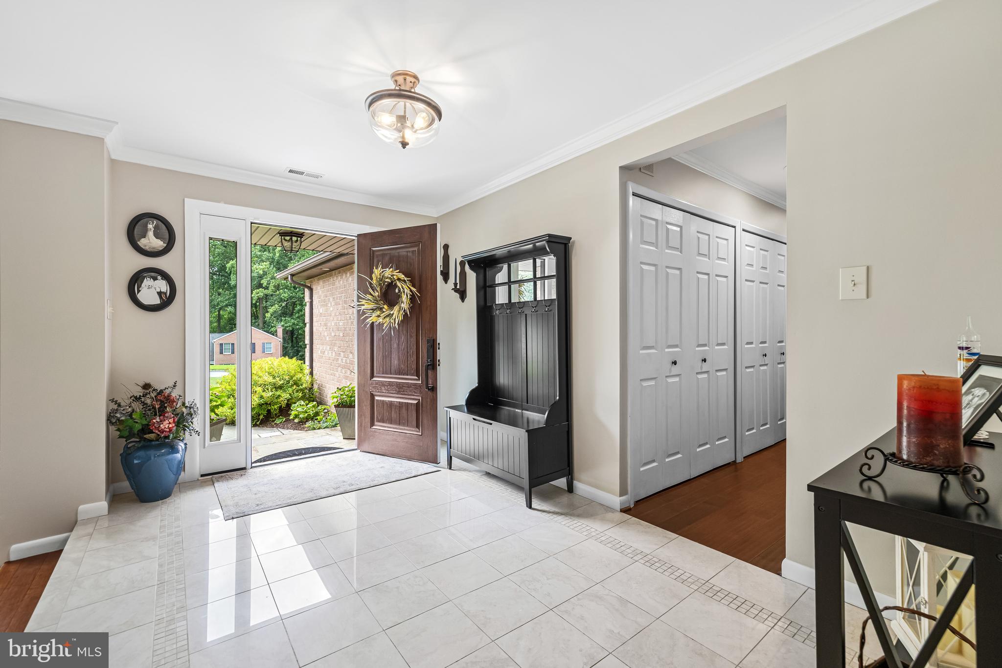 HOLLY KNOLL - Residential