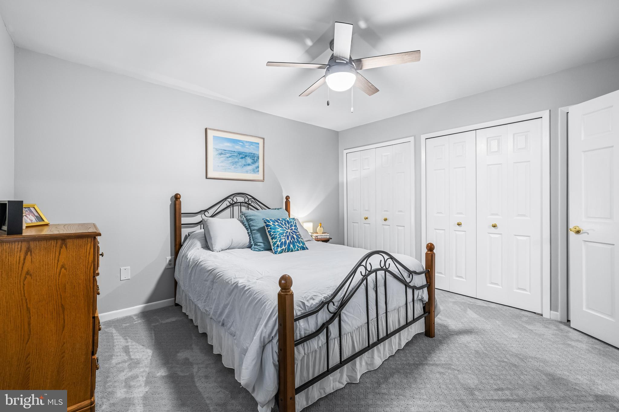 HOLLY KNOLL - Residential