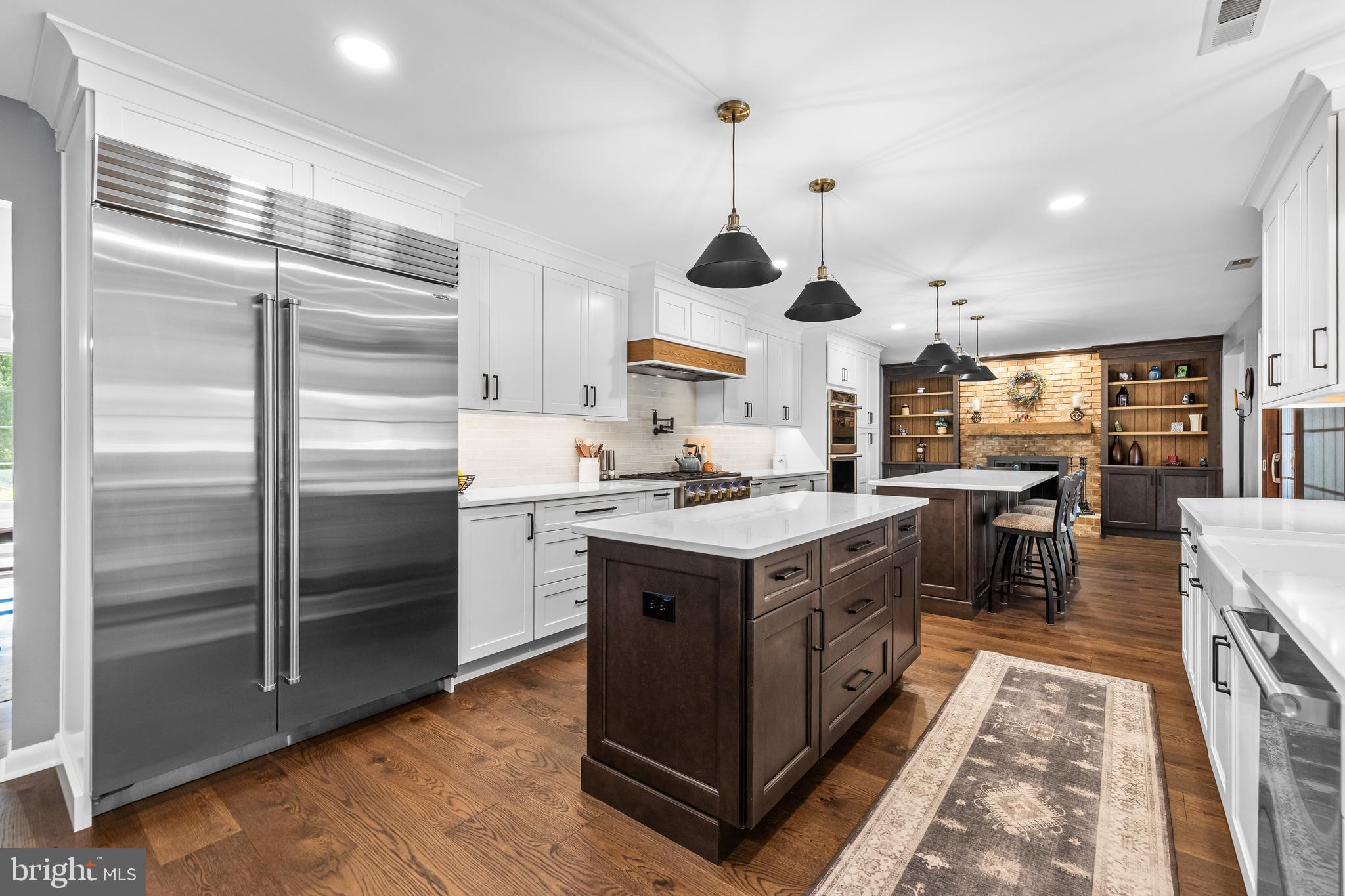 HOLLY KNOLL - Residential