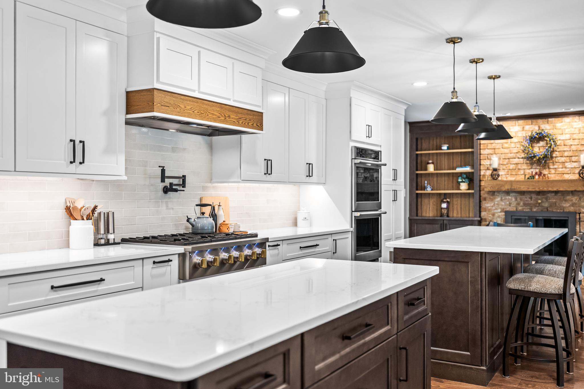 HOLLY KNOLL - Residential