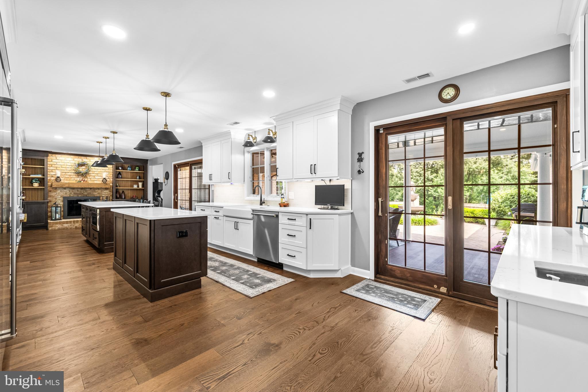 HOLLY KNOLL - Residential