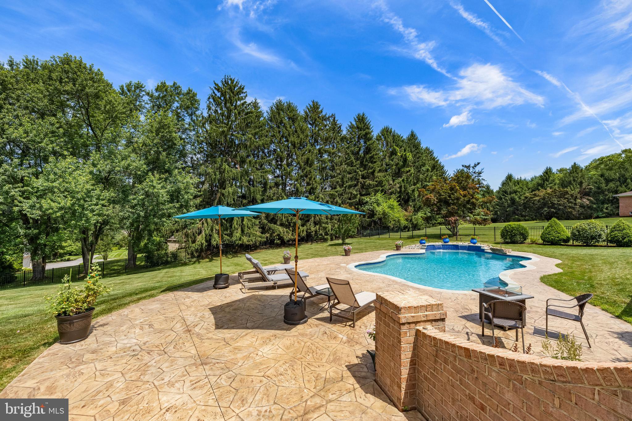 HOLLY KNOLL - Residential