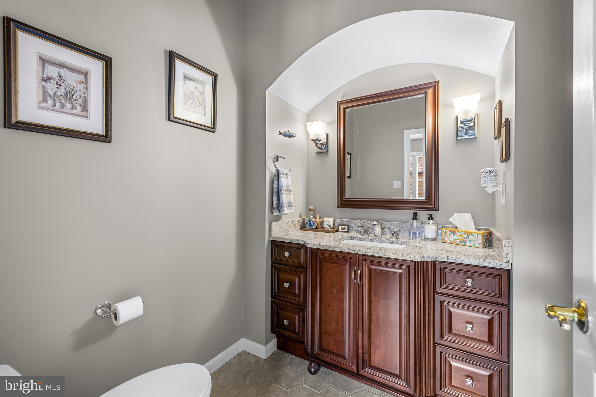 HOLLY KNOLL - Residential