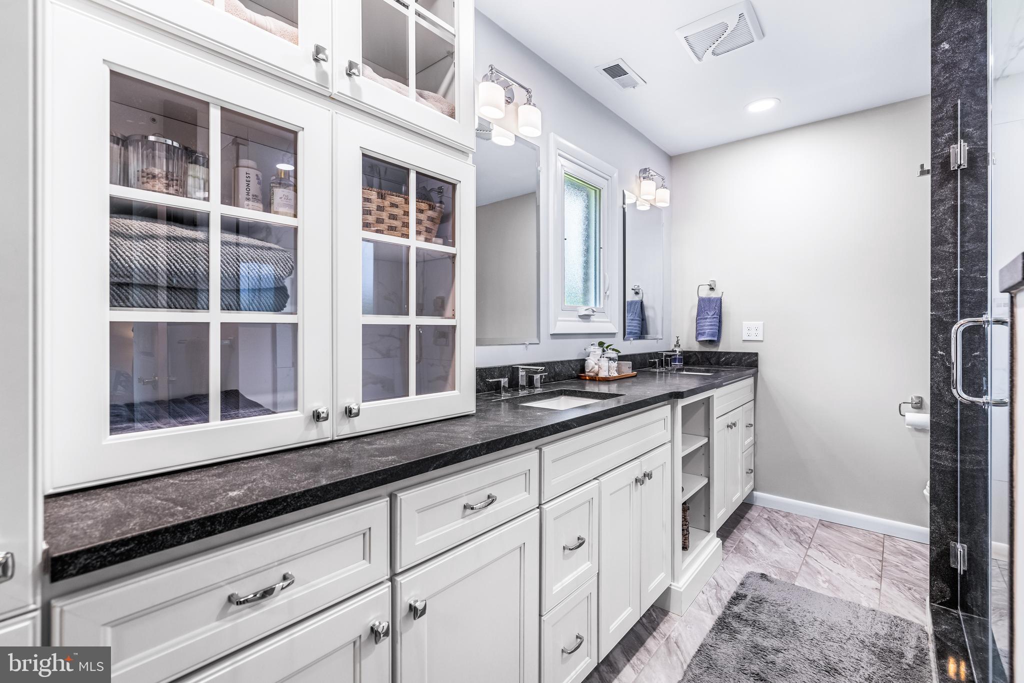 HOLLY KNOLL - Residential