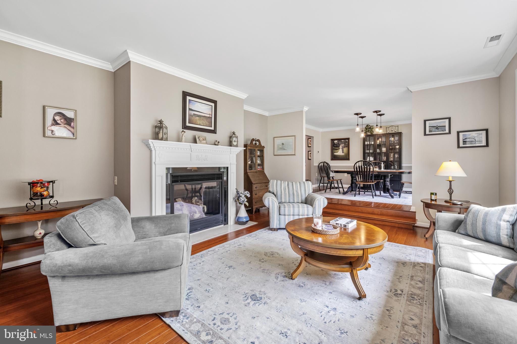 HOLLY KNOLL - Residential