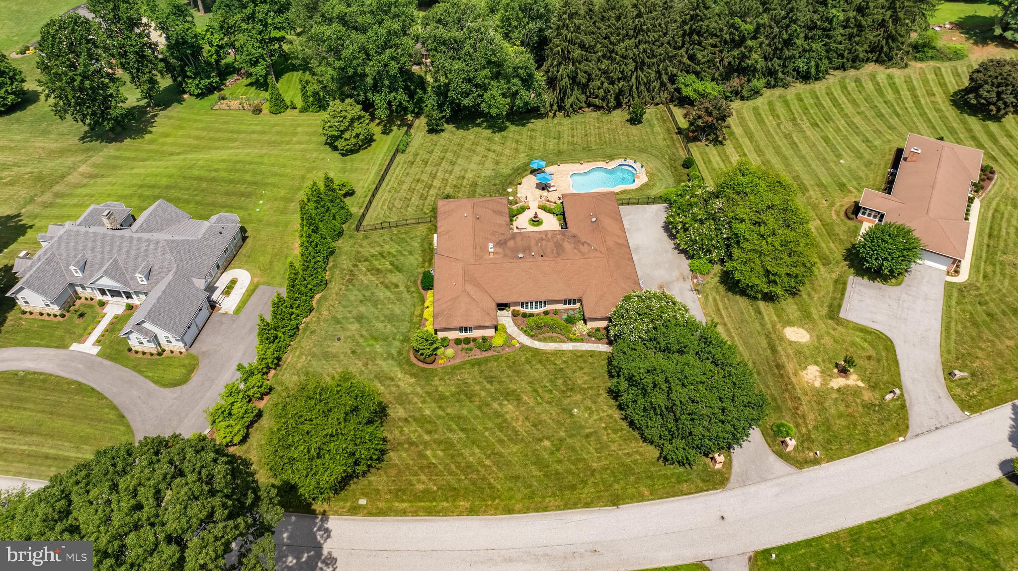 HOLLY KNOLL - Residential