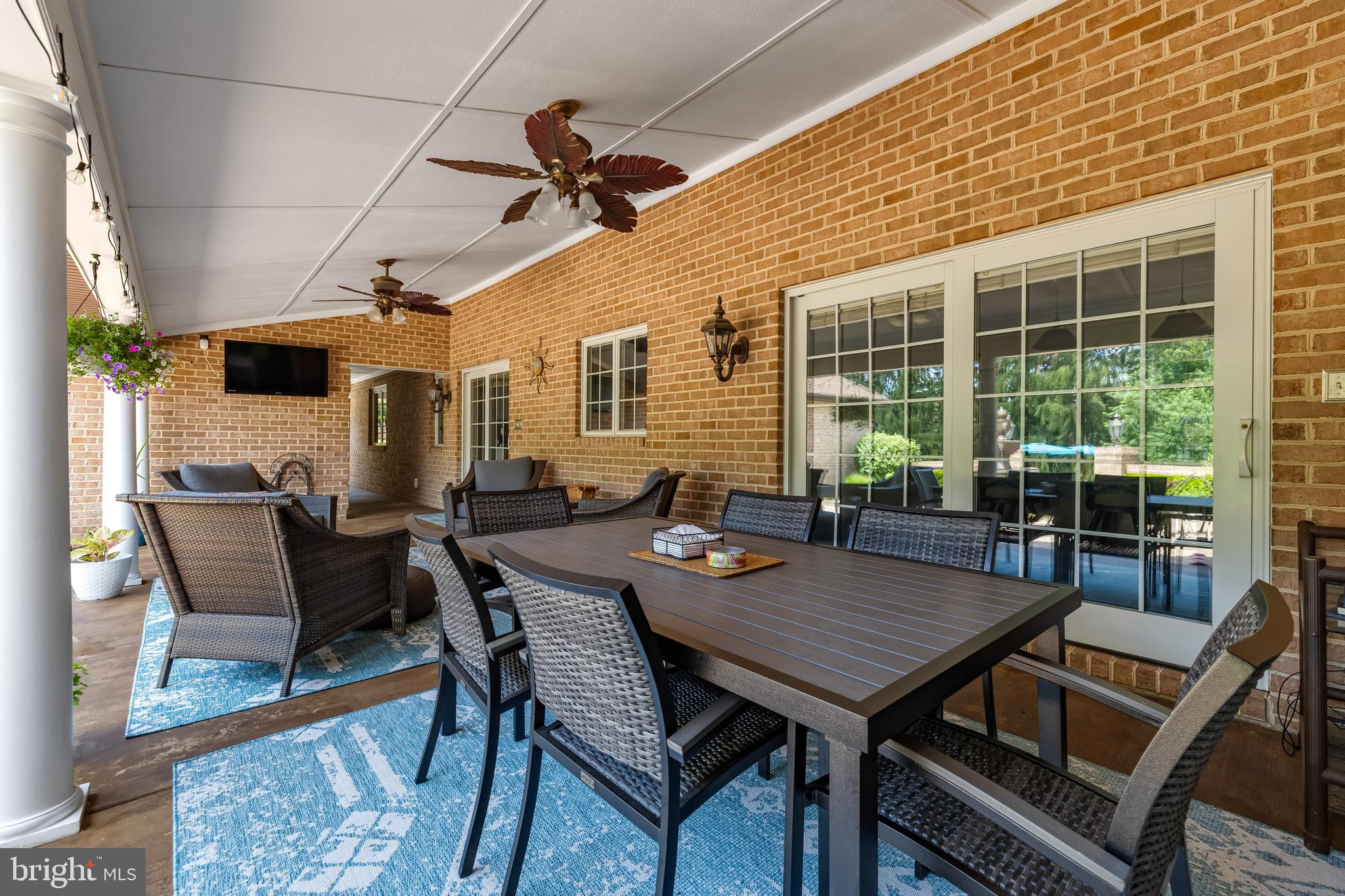 HOLLY KNOLL - Residential