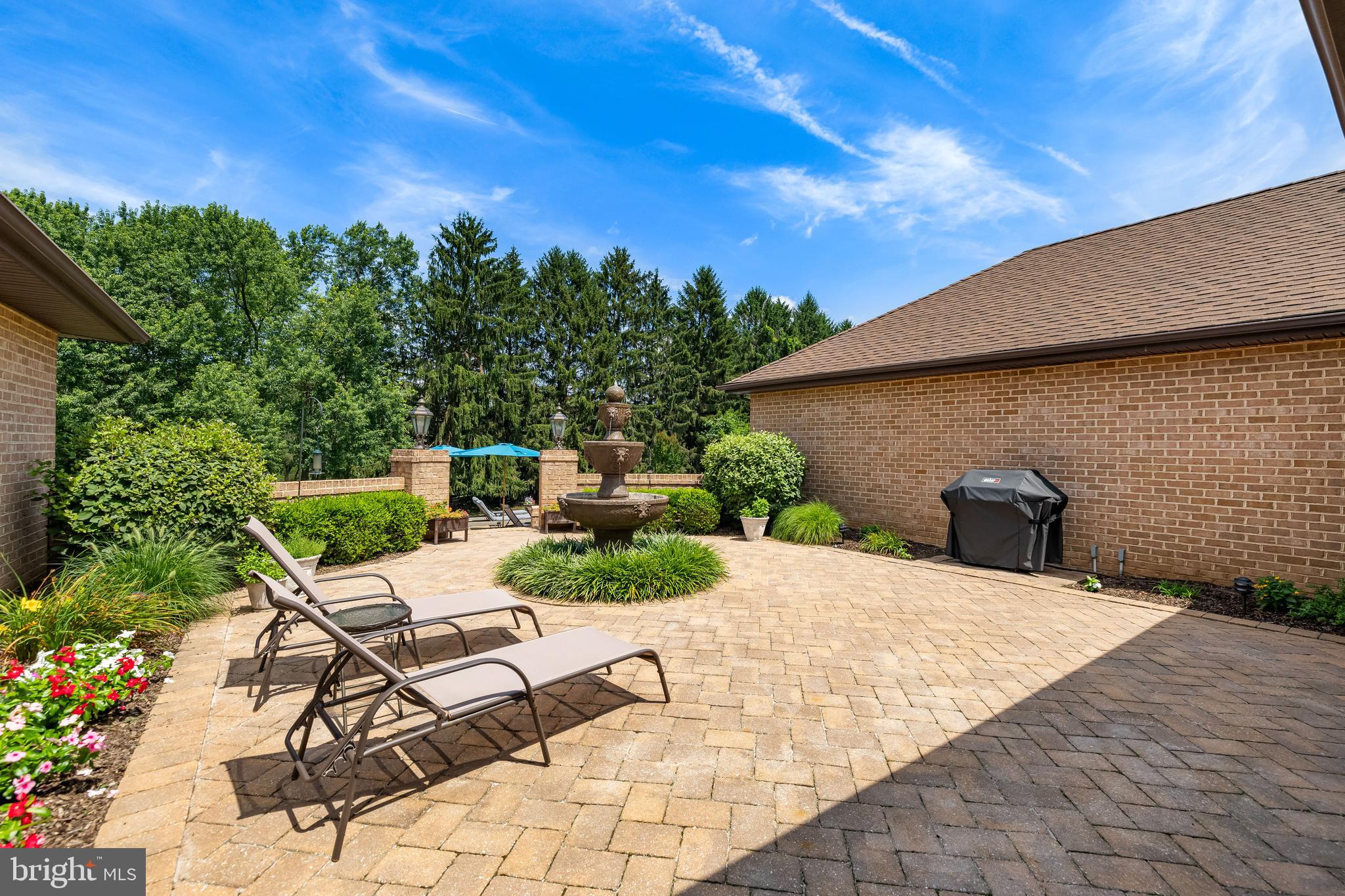 HOLLY KNOLL - Residential