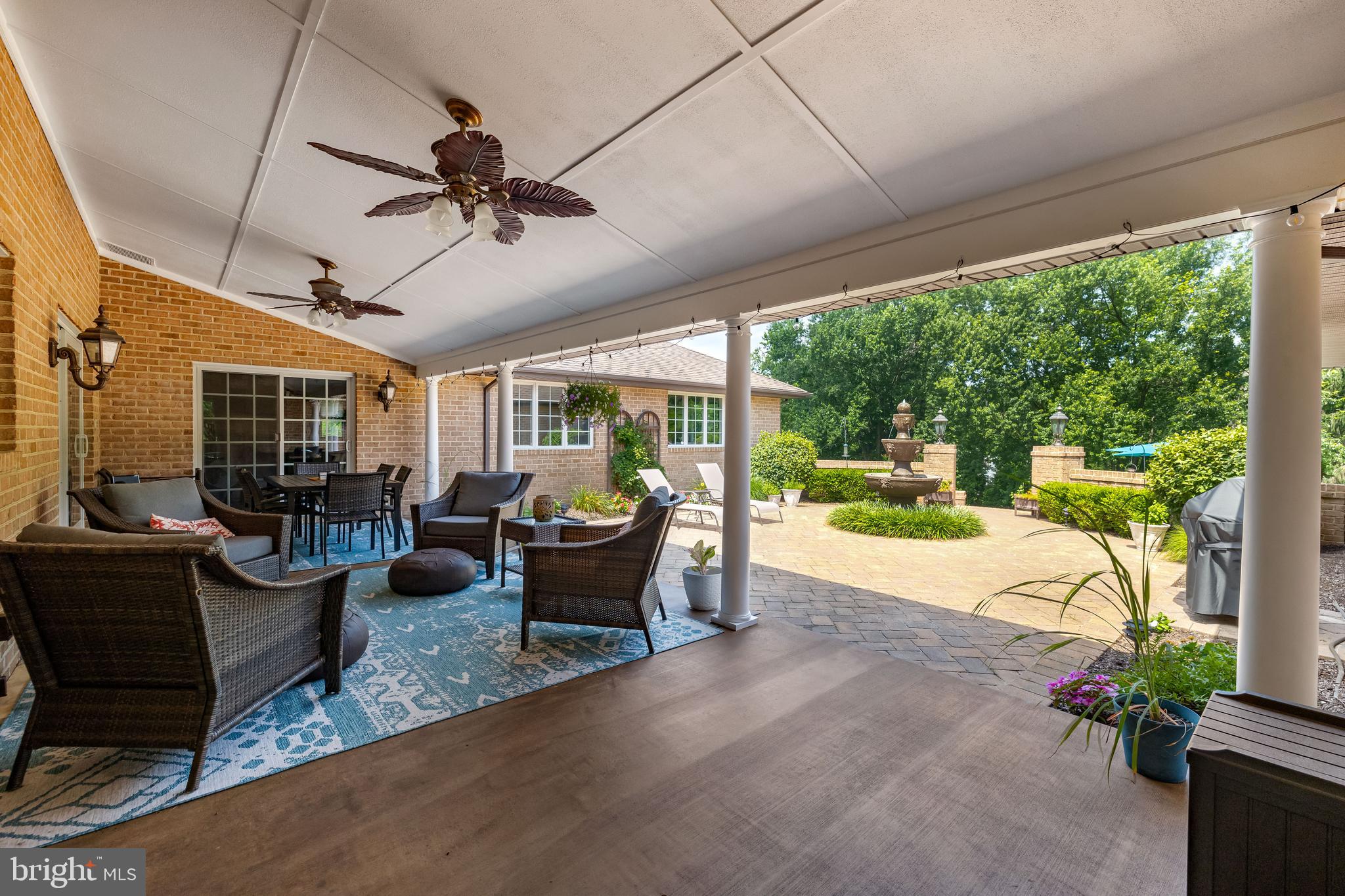 HOLLY KNOLL - Residential