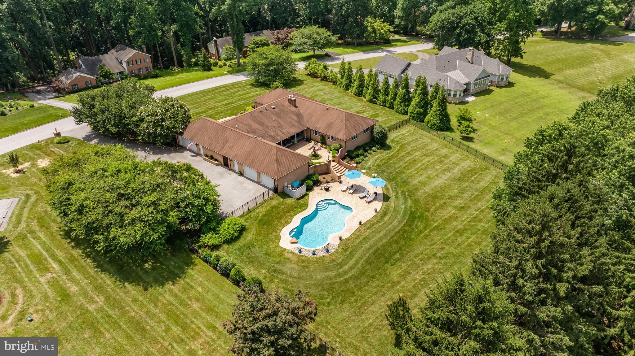 HOLLY KNOLL - Residential