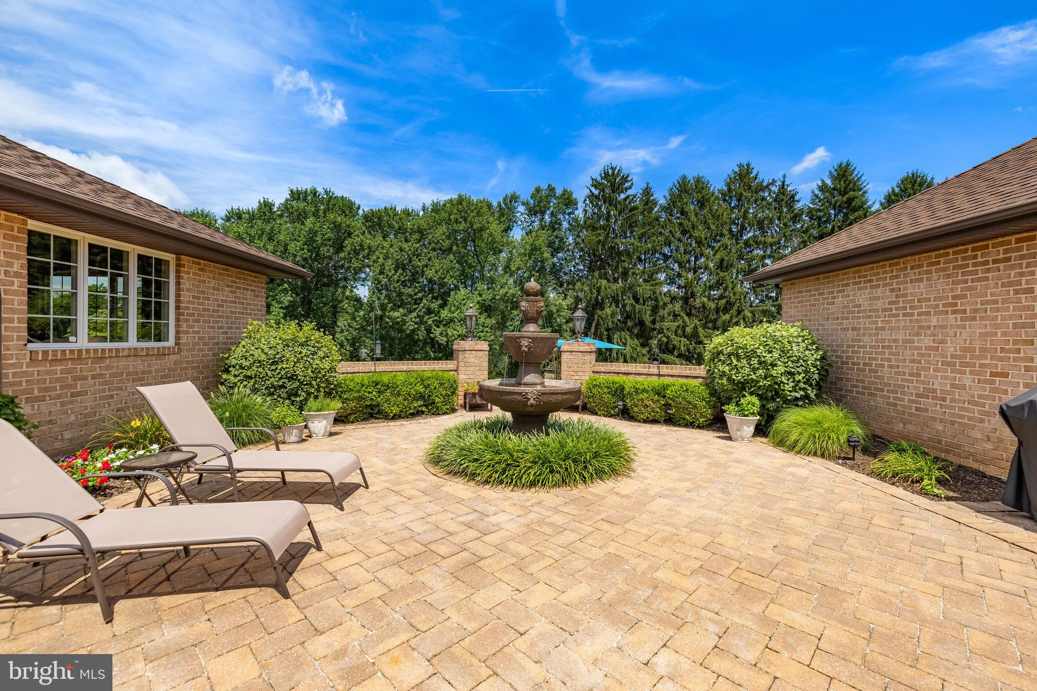 HOLLY KNOLL - Residential