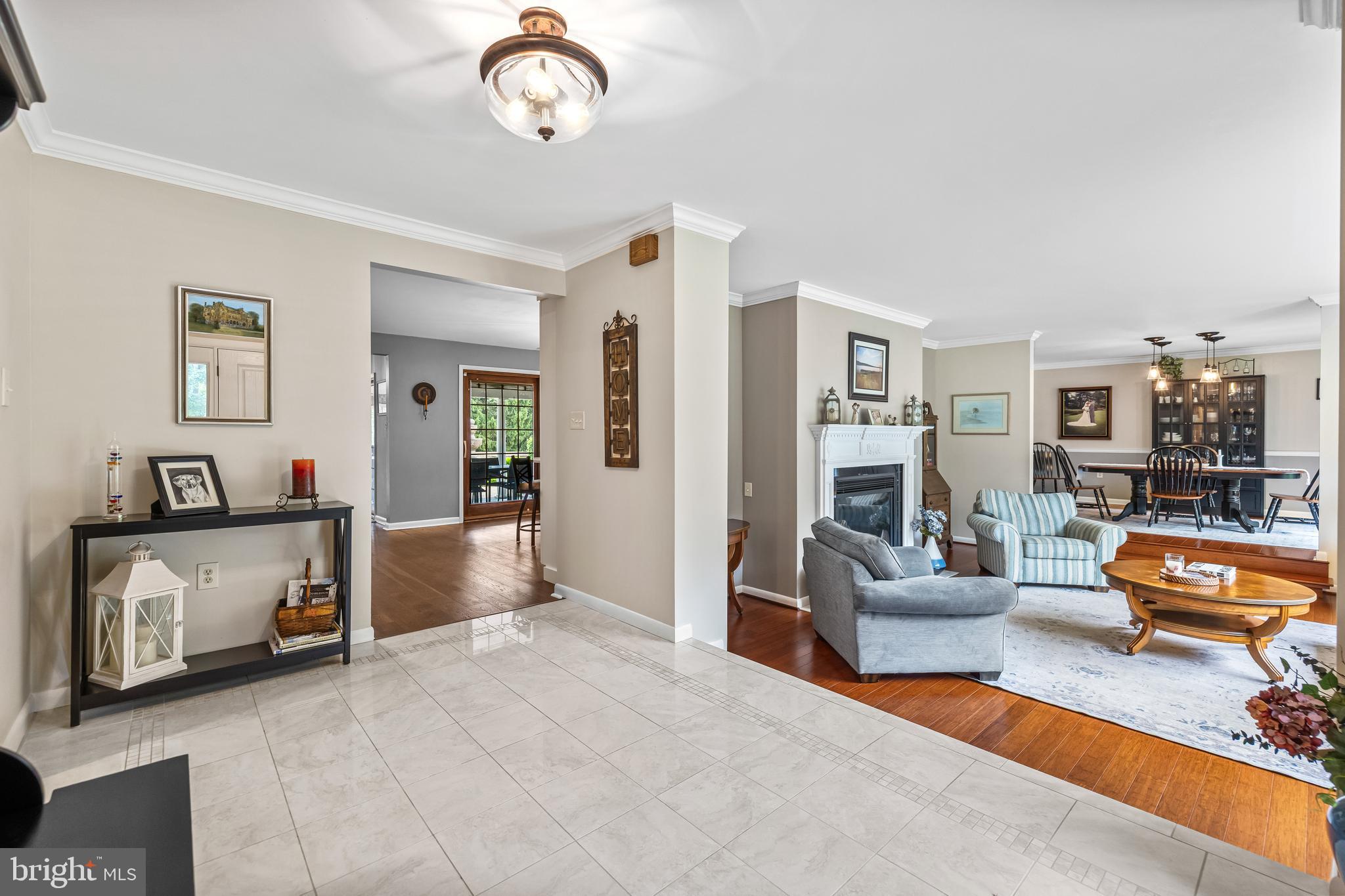 HOLLY KNOLL - Residential