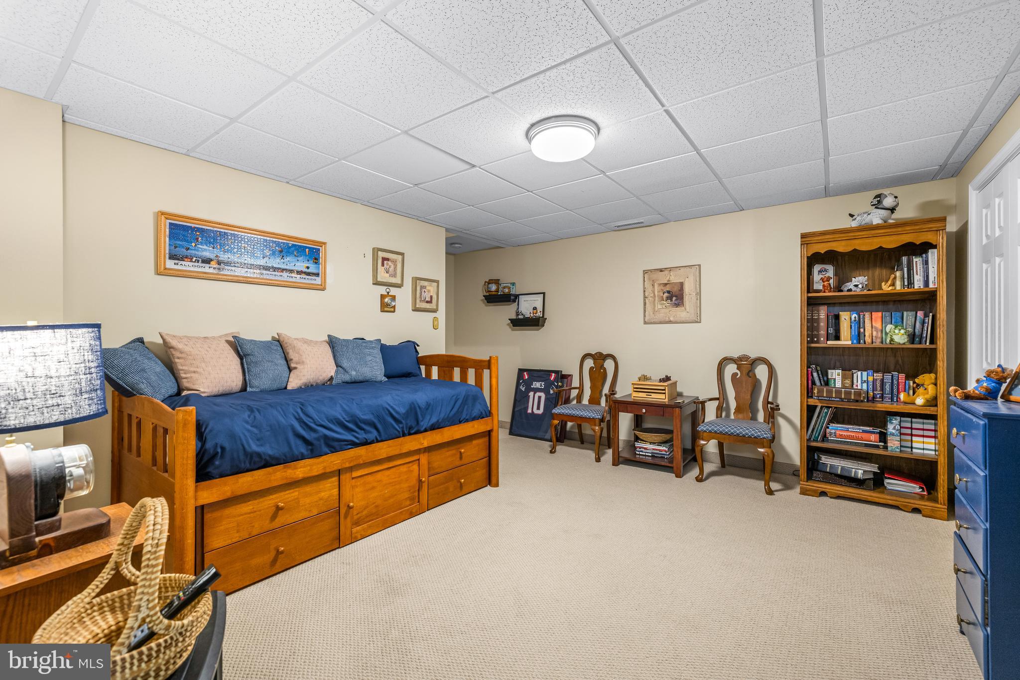 HOLLY KNOLL - Residential