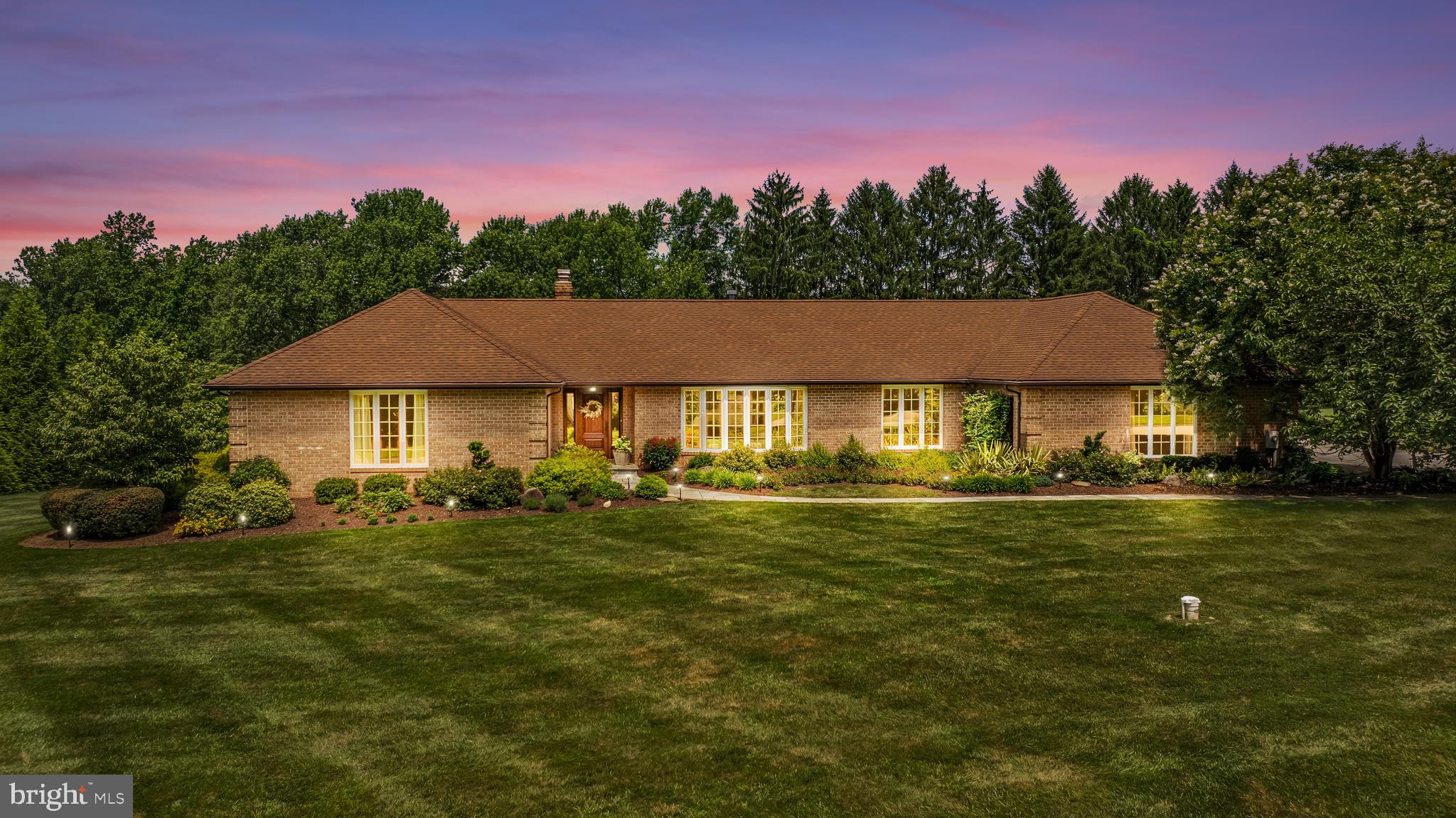 HOLLY KNOLL - Residential