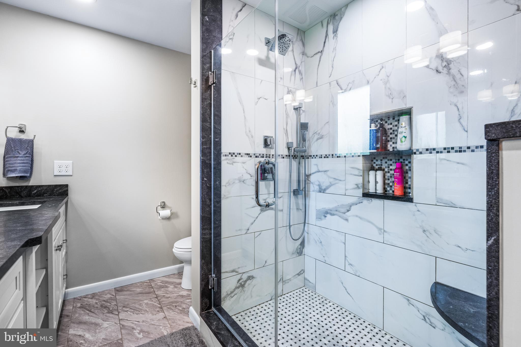 HOLLY KNOLL - Residential