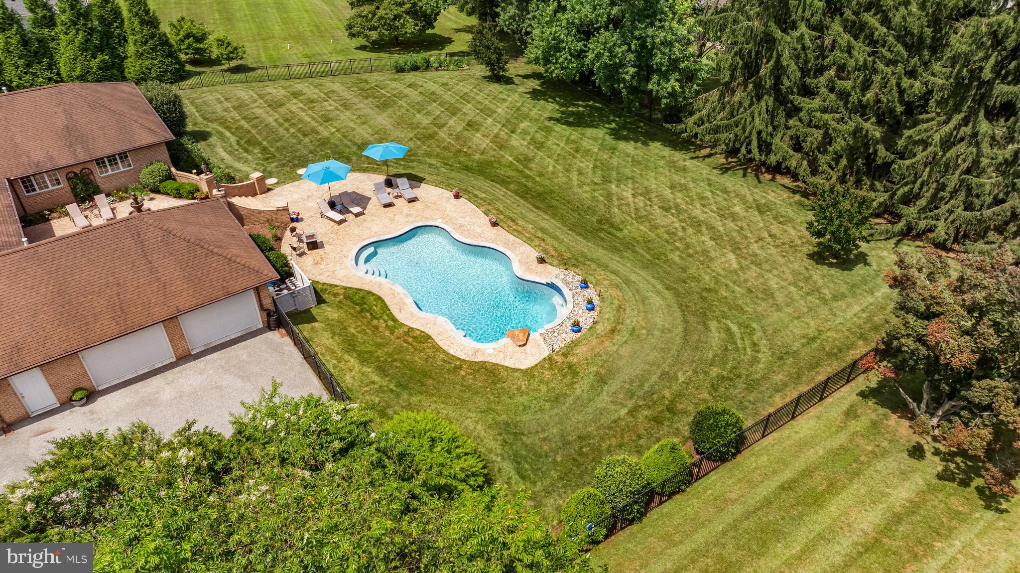 HOLLY KNOLL - Residential