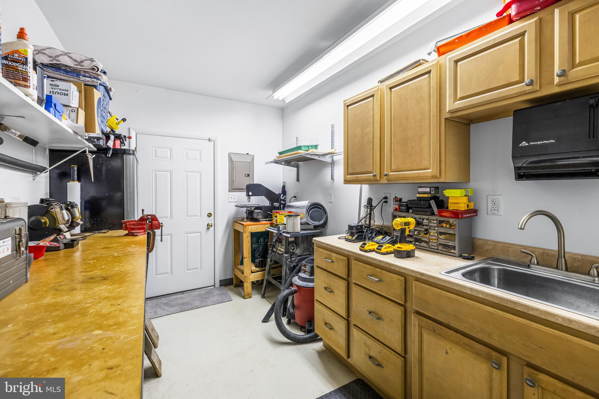 HOLLY KNOLL - Residential