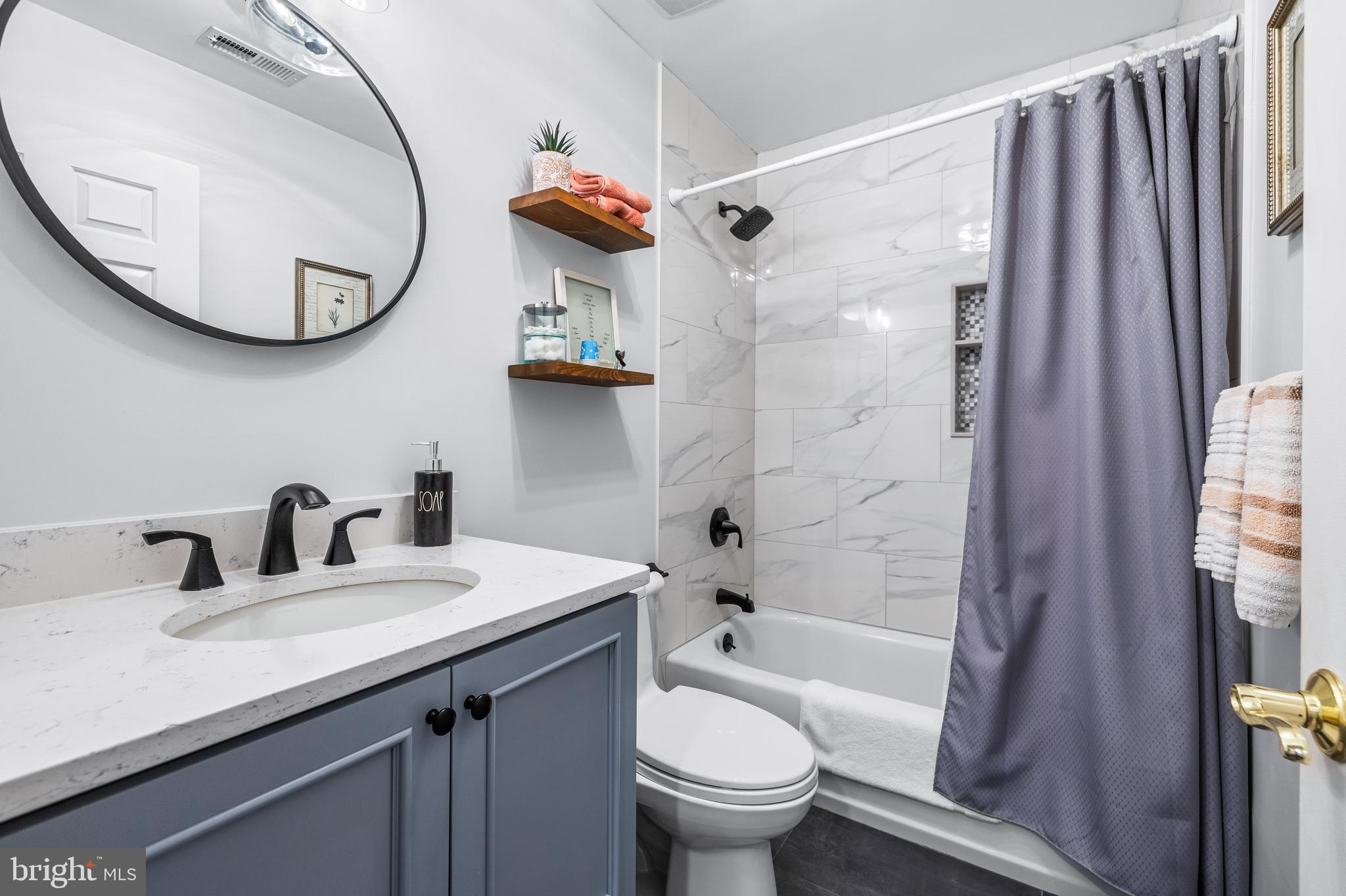 HOLLY KNOLL - Residential