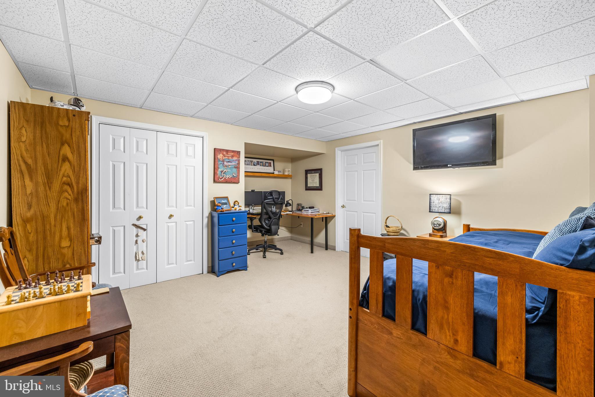 HOLLY KNOLL - Residential