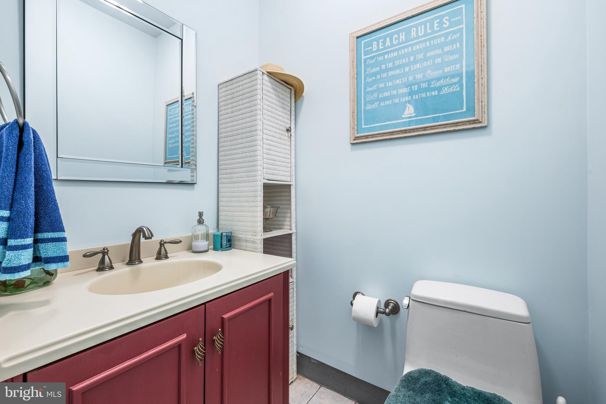 HOLLY KNOLL - Residential