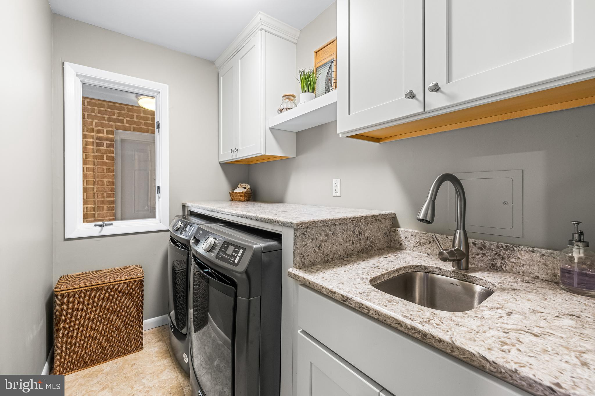 HOLLY KNOLL - Residential