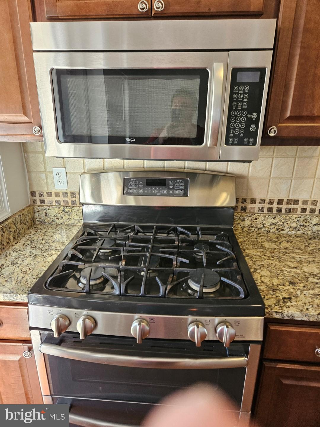 GRAY MANOR HOMES - Residential Lease