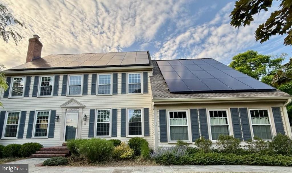 Photo of 2 Frances Green Court, GAITHERSBURG, MD 20878 (MLS # MDMC2235868)