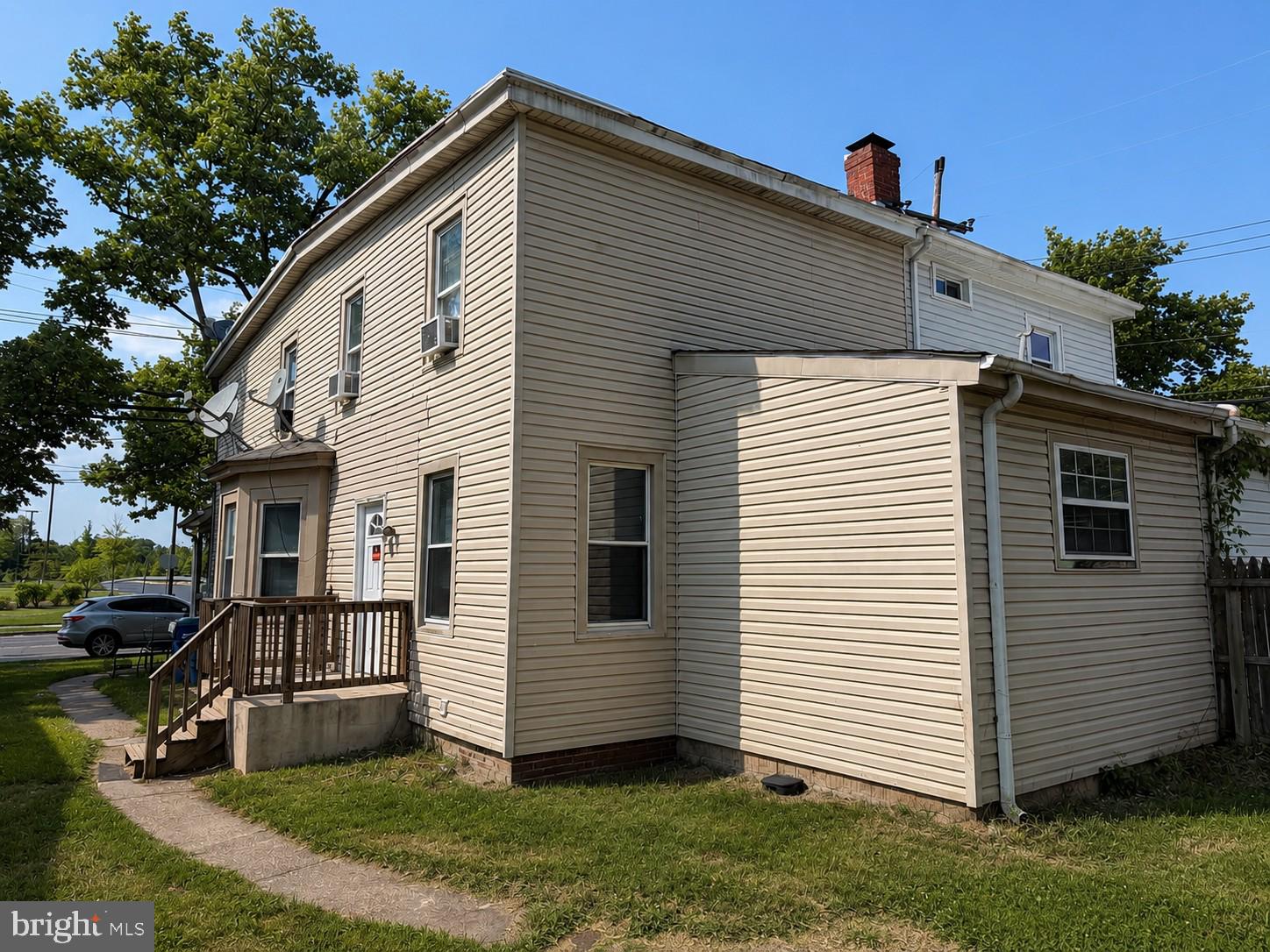 1002 W FRONT STREET