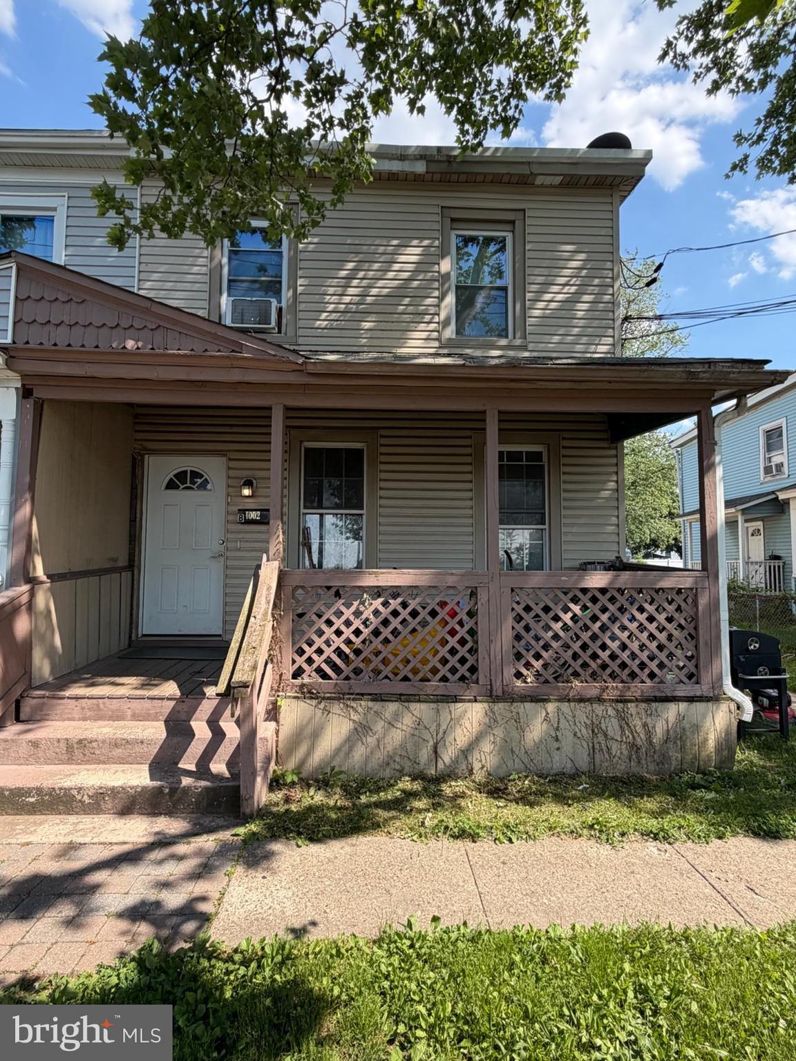 1002 W FRONT STREET