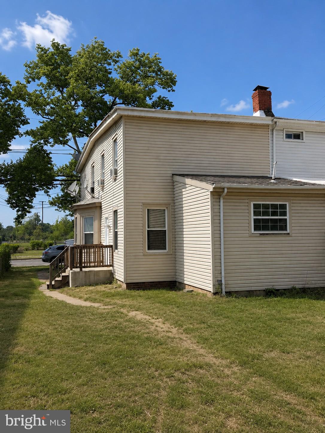 1002 W FRONT STREET