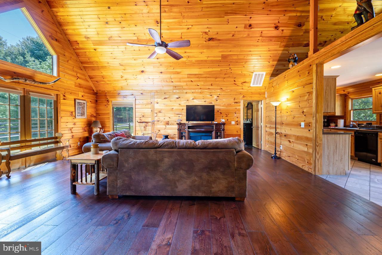 RIVER HILLS - Residential