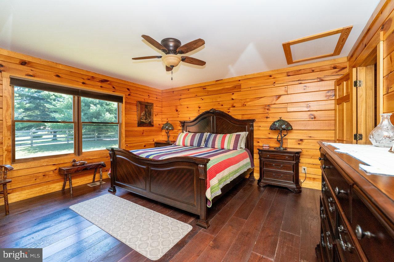 RIVER HILLS - Residential