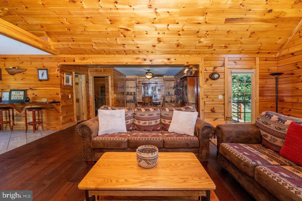 RIVER HILLS - Residential