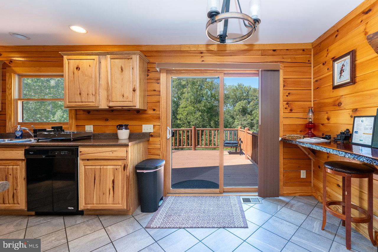 RIVER HILLS - Residential