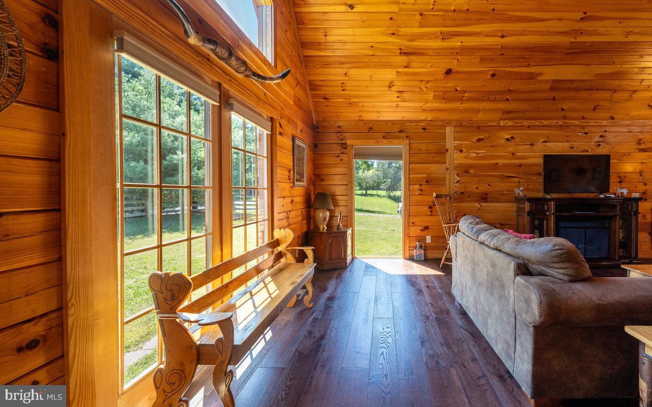 RIVER HILLS - Residential