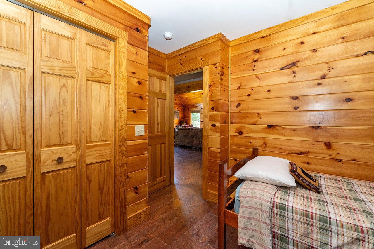 RIVER HILLS - Residential