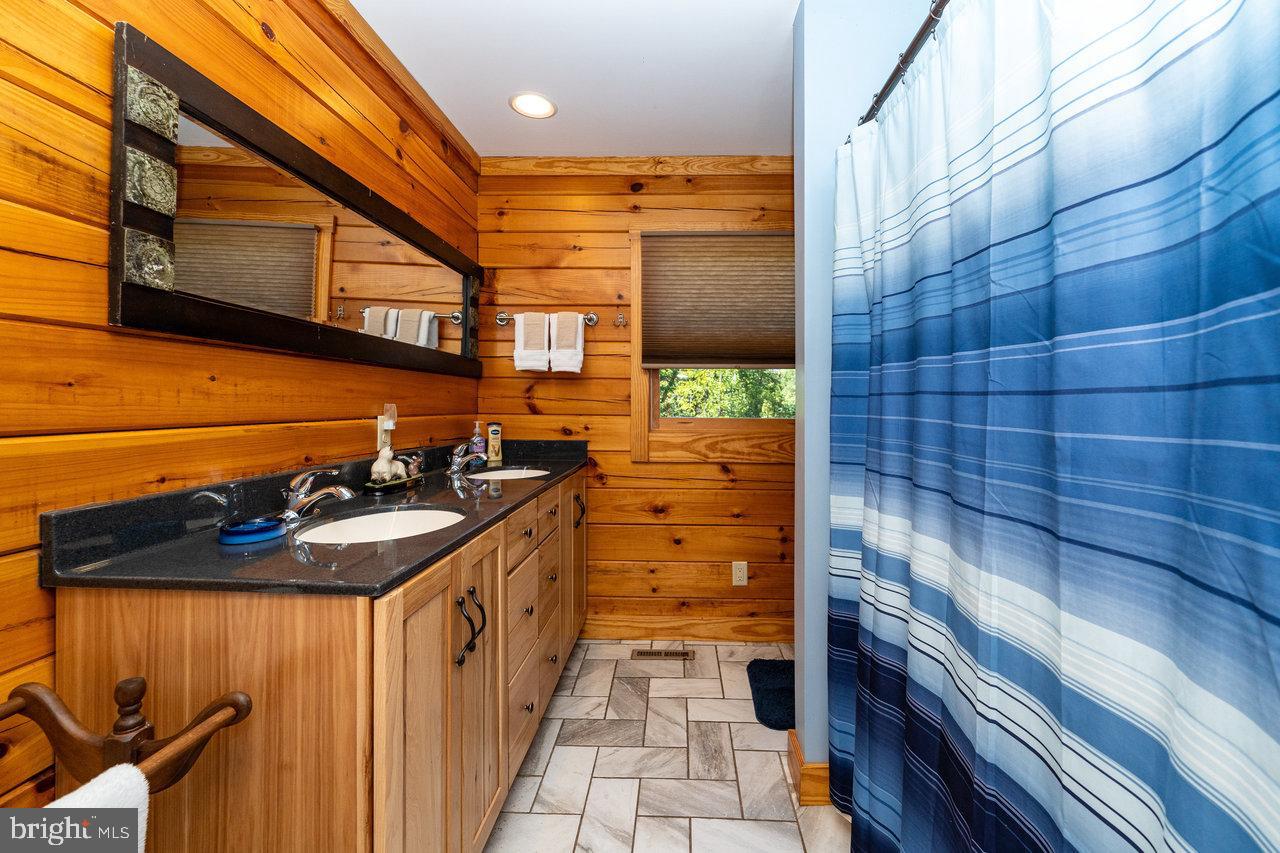 RIVER HILLS - Residential