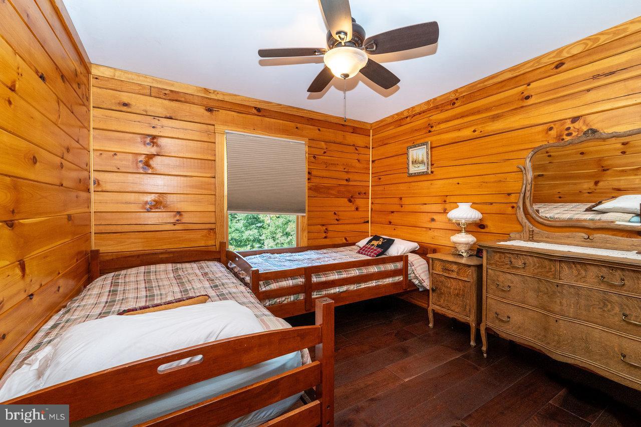 RIVER HILLS - Residential