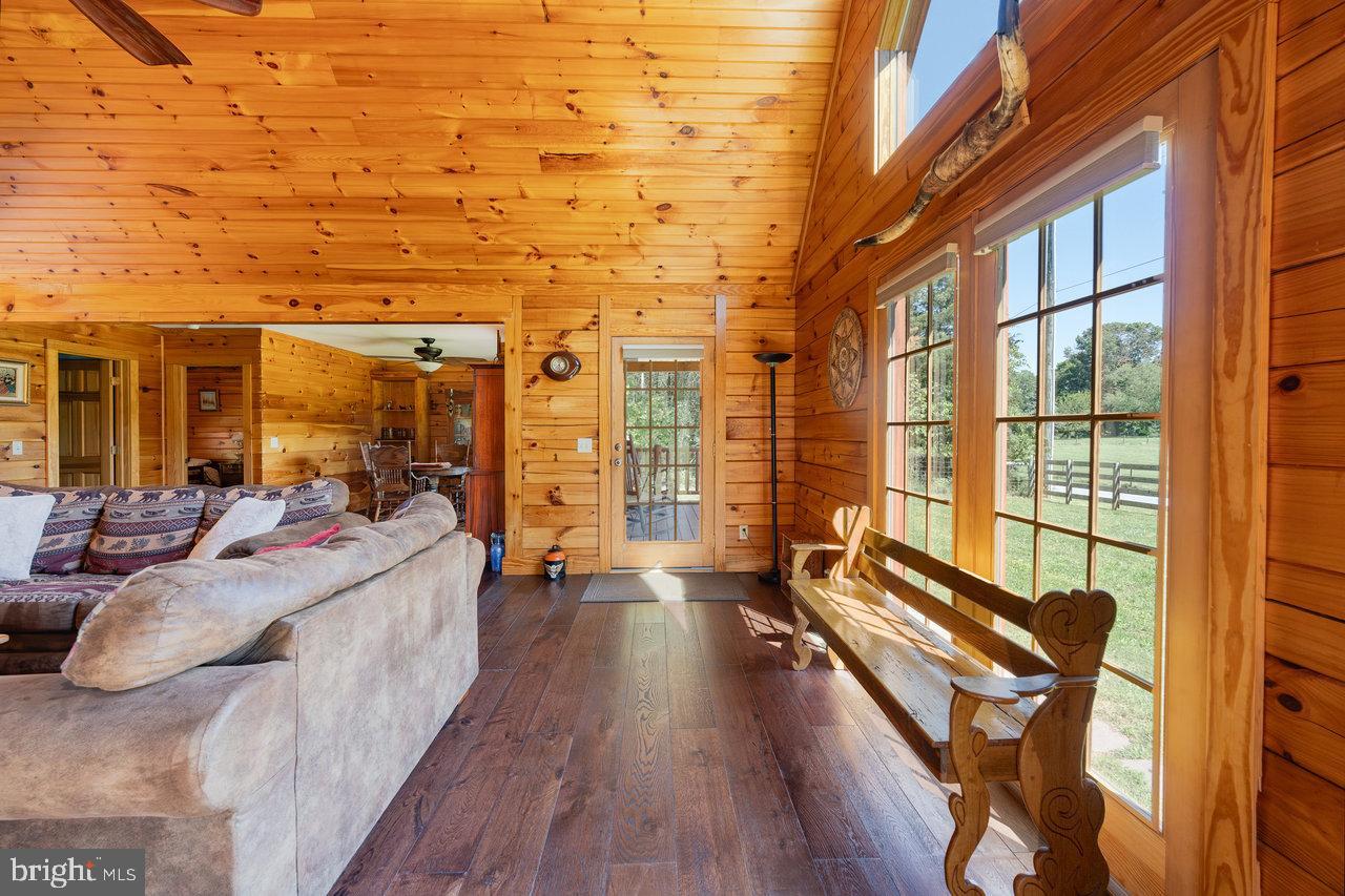 RIVER HILLS - Residential