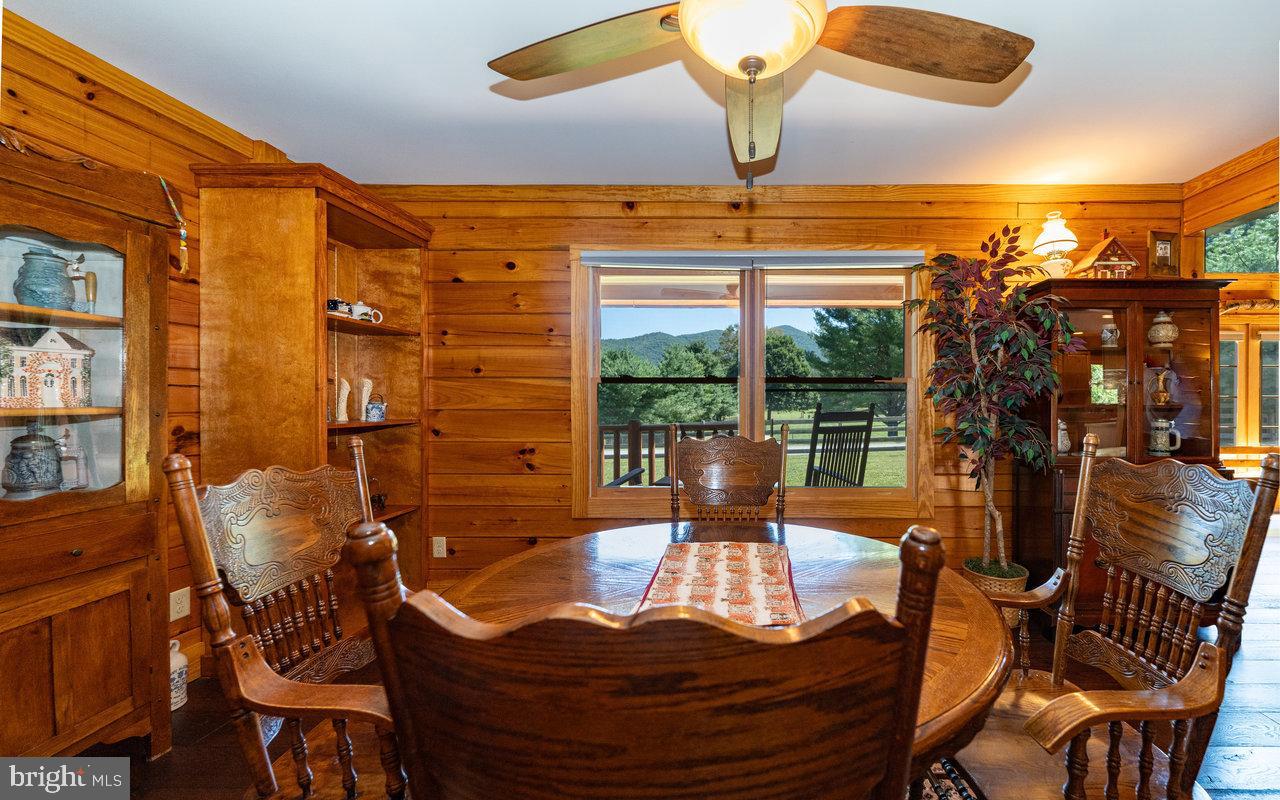 RIVER HILLS - Residential