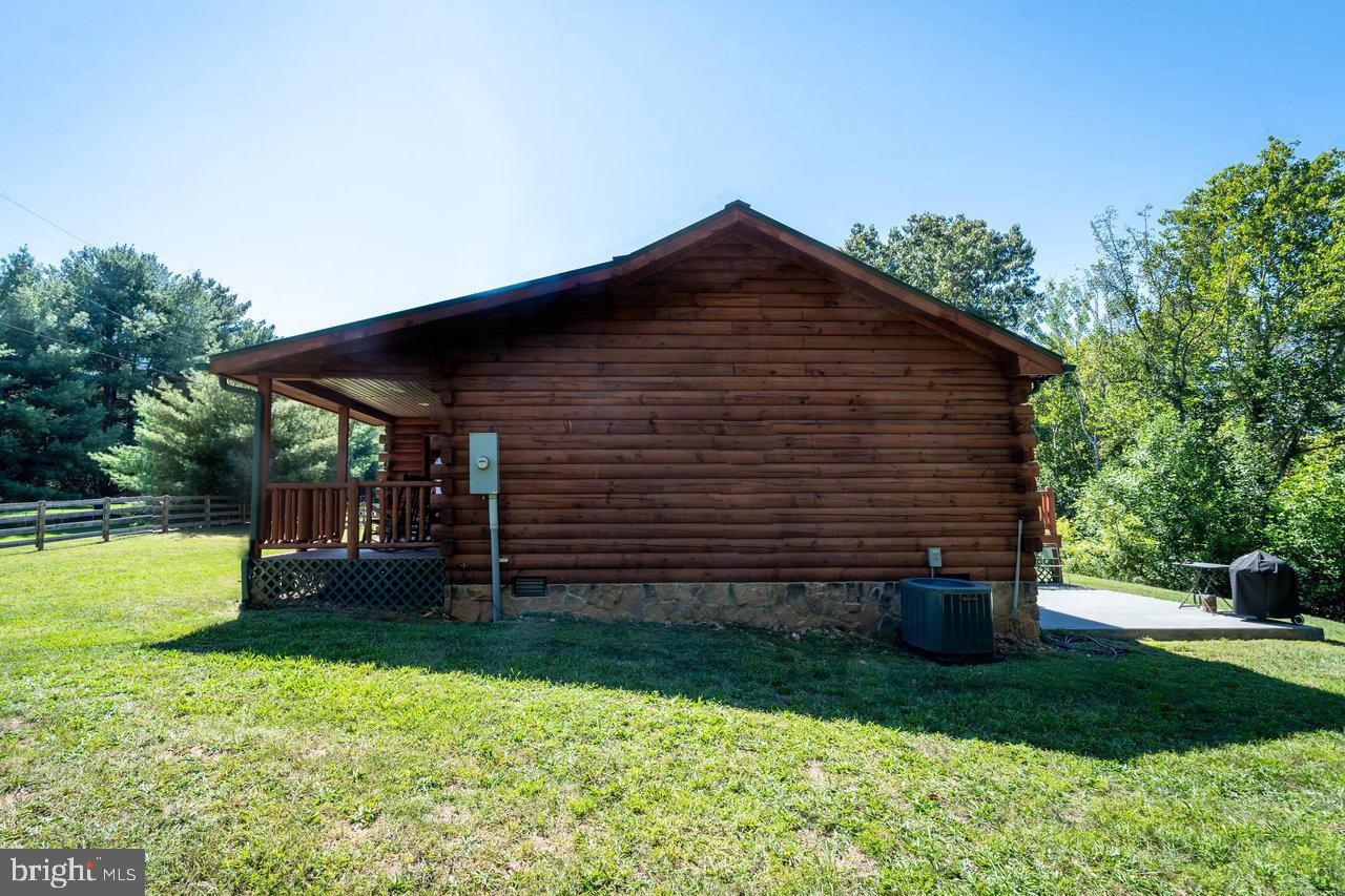 RIVER HILLS - Residential