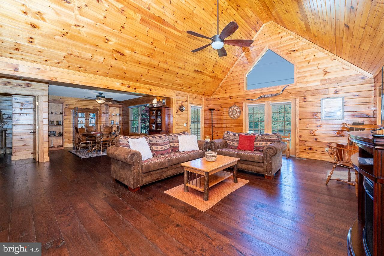 RIVER HILLS - Residential