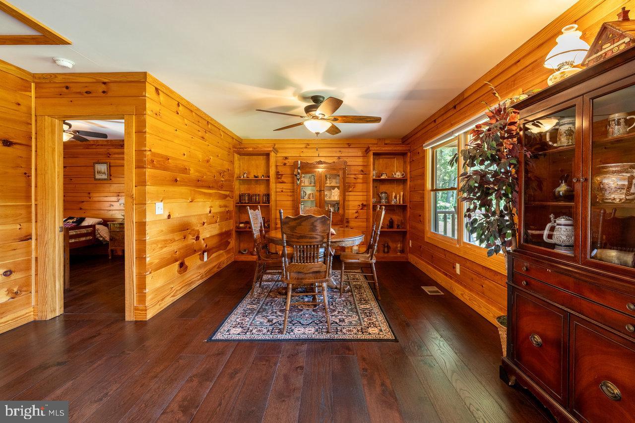 RIVER HILLS - Residential